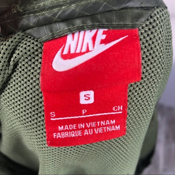 Nike NSW Green Hooded Wind Runner - Picture 7 of 7